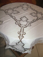 Gyönyörű riselt virágos kézimunka terítő