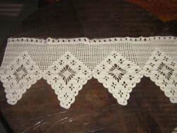 Bájos horgolt antik vitrázs függöny vagy stelázsi csík