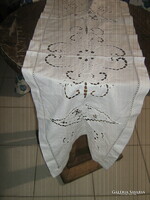 Gyönyörű riselt virágos angyalkás futó