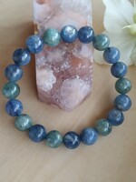 Kianit karkötő 9,5 mm-es világoskék és világoszöld szemekből