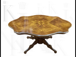 Antik stílusú ovális dohányzóasztal