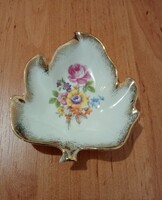 Levél alakú gyűrűtartó