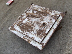 Régi tárgy vas ajtó kéményajtó