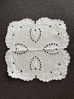 Kézi fehér hímzés lyuk hímzéssel