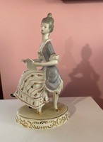 Hollóházi porcelán -- Hölgy kottával