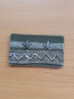 MN FELDERÍTŐ EJTŐERNYŐS TÖRZSZÁSZLÓS "LEPKE" BARNA CSILLAGGAL