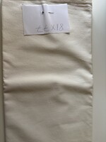 Régi fehér gombos párnahuzat – klasszikus vintage ágynemű – 81 × 77 cm