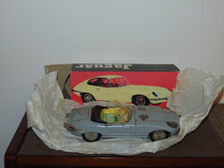 Jaguar lendkerekes lemezárugyári autó