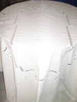 Csodaszép azsúros riselt fehér terítő