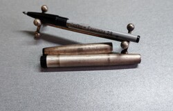 Retró fém filc toll.