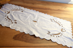 Régi antik hímzett riselt slingelt csipkés terítő asztalterítő asztalközép 80 x 40 cm