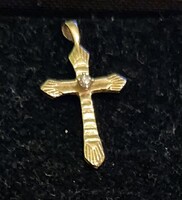 Arany kereszt medál  brillel