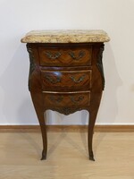 Francia 3 fiókos kis komód márvány lappal