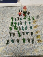 Eladó játékfigurák retró darabok