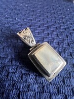 Vintage gyöngyház, virágos ezüst medál