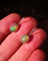 Gyönyörű nemesopál köves ezüst fülbevaló