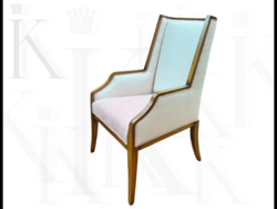 Elegáns, modern klasszikus karosszék – világos kárpittal