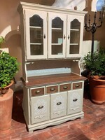 Különleges, egyedi bézs színű tálaló,vintage Mintákkal és faragásokkal