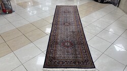 4176 KIÁRUSÍTÁS Iráni Moud kézi gyapjú perzsa futó szőnyeg 82X303CM