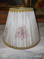 Herend? Rózsaszín virág mintás lámpaernyő