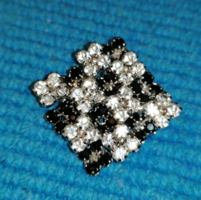 Fekete fehér, pepita bross (188)