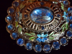 Antik filigrán bross JELÖLT - kék  színű kővel és kék és zöld zománc díszítéssel