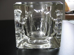 Tömör skandináv üveg kocka mécsestartó nap arccal