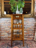 Szecessziós posztamens, szobortartó, virágtartó.