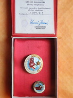 A könnyűipar kiváló dolgozója jelvény minivel dobozában tulajdonosi jeggyel