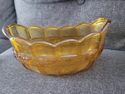 Valter barna üvegtál, (Moser minta )szép állapotban, mérete 19 x10.5 cm.