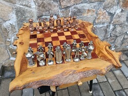 Olasz fiókos sakkasztal díszes fém figurákkal + dáma készlettel