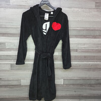 H&M fekete polár fürdőköntös, piros szív mintával, 146/152