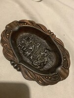 Mulatós jelenetes réz hamutartó