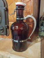 Sörösüveg díszes fém foganytyúval 2 l