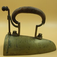 Antik réz vasaló, hossza 19 cm 10,3 cm széles, betét hiányzik.