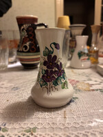 Farmar mini porcelán váza ibolyás kézi festéssel (27), kb. 12 cm