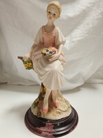 Nagyobb méretű lány virágokkal, festett biszkvit szobor - 24 cm