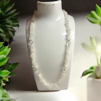 Hegyikristály nyaklánc chipsecből, gömbökből és cseppformából