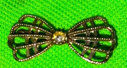 Antik strassos köves csokornyakkendő alakú köves bross kitűző bizsu esetleg nyakkendőtű ékszer 3 cm