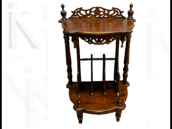 Antik stílusú  téglalap alakú díszes konzolasztal