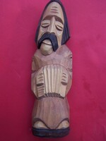 Erdélyi szobrász XX. század első fele: Harmonikás férfi - faragott, festett fa, 30 cm