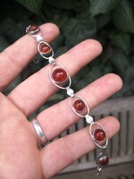 Gyönyörű borostyán köves ezüst karkötő