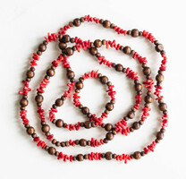 Halvány vörös korall nyaklánc fa gyöngyökkel - nyakék, ékszer (136 cm)