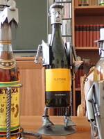 Lovast ábrázoló eredeti Hinz & Kunst bortartó.