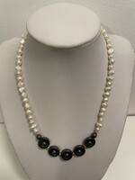 Édesvízi ékszer ,tenyésztett gyöngy sor sötét hematit ásvánnyal és díszcsattal