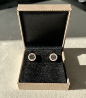 Rozé arany 14 kt fülbevaló szikrázó fehér és fekete cirkonia kövekkel.