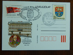 Díjjegyes levelezőlap 1992.: Vitéz János Tanítóképző Főiskola; történelmi zászló bélyeggel