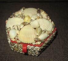 Régi kagylókkal díszített ékszeres doboz 11 x 6 cm 130 gramm