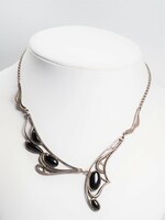 Ezüst collier onix kövekkel