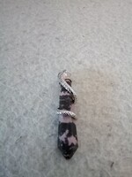 Rodonit medál kígyóval